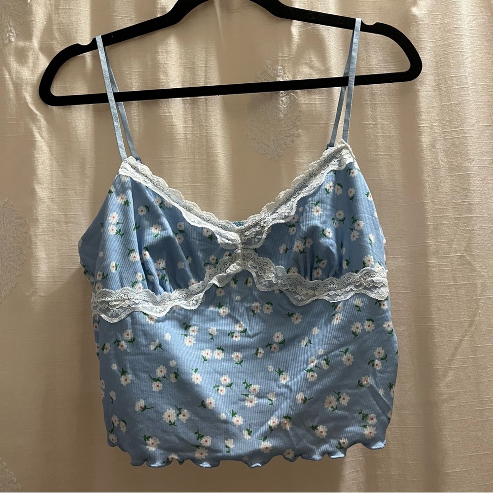 Baby Blue and White Ditsy Floral Print Cropped Cami with Lace Trim Details NWOT